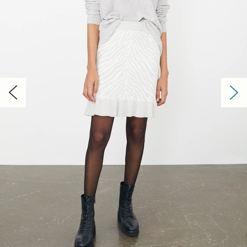 ✨NWT Anthropologie Zebra Knit Ruffled Mini Skirt